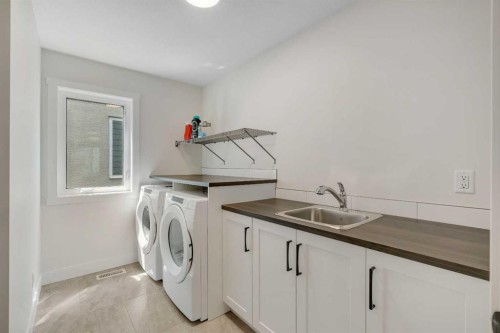 236 Marina Grove Se, Calgary, AB - Indoor Photo Showing Laundry Room