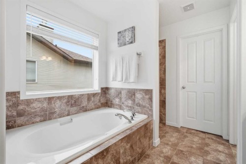 114 Cougarstone Crescent Sw, Calgary, AB - Indoor Photo Showing Bathroom