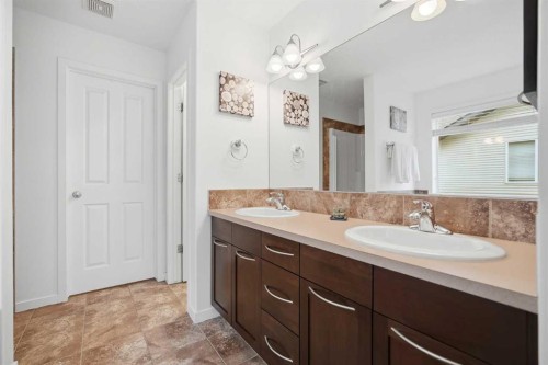 114 Cougarstone Crescent Sw, Calgary, AB - Indoor Photo Showing Bathroom