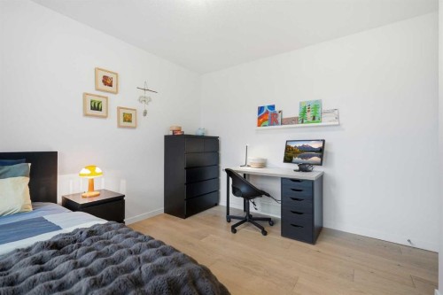 114 Cougarstone Crescent Sw, Calgary, AB - Indoor Photo Showing Bedroom