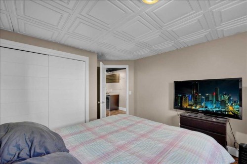 16207 Shawfield Drive Sw, Calgary, AB - Indoor Photo Showing Bedroom