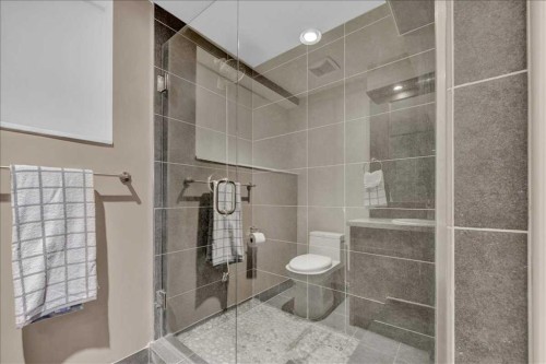 16207 Shawfield Drive Sw, Calgary, AB - Indoor Photo Showing Bathroom