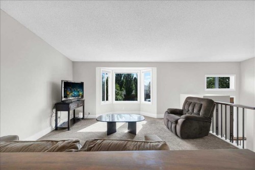 16207 Shawfield Drive Sw, Calgary, AB - Indoor Photo Showing Living Room
