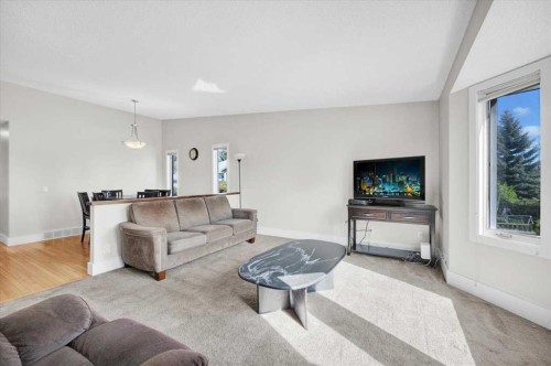 16207 Shawfield Drive Sw, Calgary, AB - Indoor Photo Showing Living Room