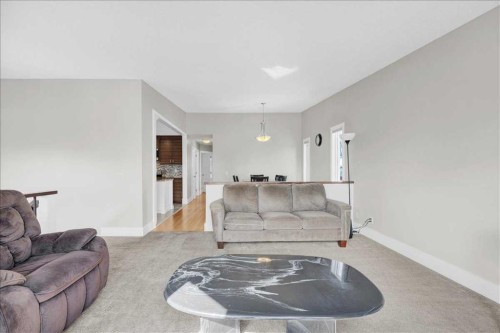 16207 Shawfield Drive Sw, Calgary, AB - Indoor Photo Showing Living Room