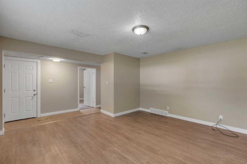 7621 23 Street Se, Calgary, AB 