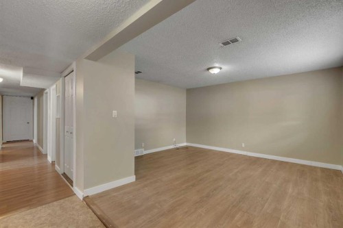 7621 23 Street Se, Calgary, AB 