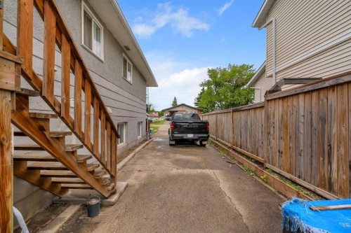 7621 23 Street Se, Calgary, AB 
