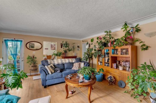 7621 23 Street Se, Calgary, AB 