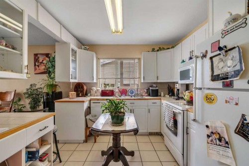 7621 23 Street Se, Calgary, AB 