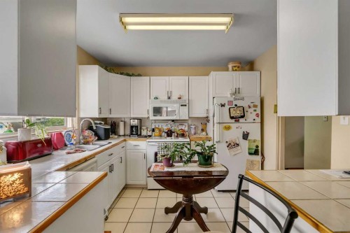 7621 23 Street Se, Calgary, AB 