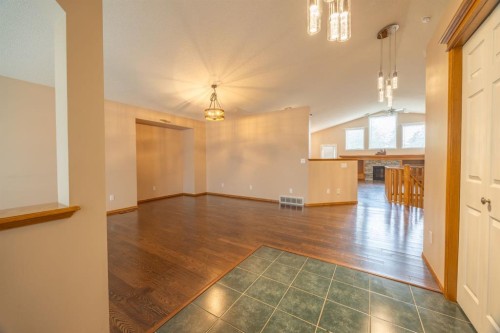35 Maple Walk, Crossfield, AB 