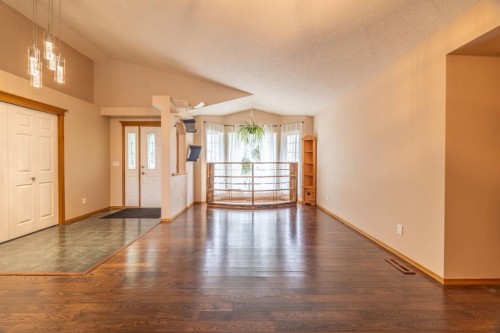35 Maple Walk, Crossfield, AB 