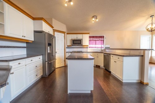 35 Maple Walk, Crossfield, AB 