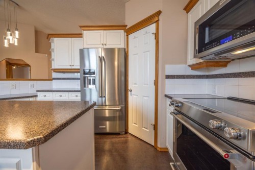 35 Maple Walk, Crossfield, AB 