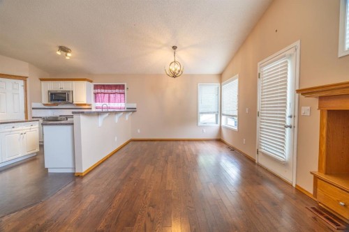 35 Maple Walk, Crossfield, AB 