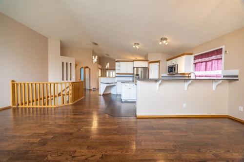 35 Maple Walk, Crossfield, AB 