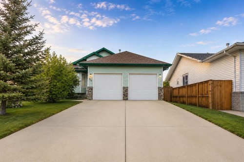 35 Maple Walk  Crossfield, AB T0M 0S0