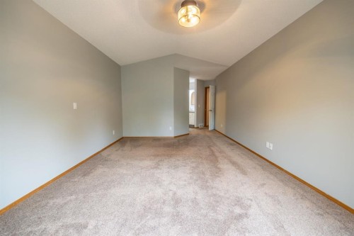 35 Maple Walk, Crossfield, AB 
