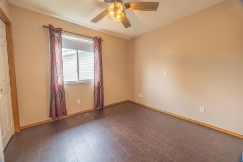 35 Maple Walk, Crossfield, AB 