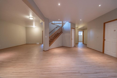 35 Maple Walk, Crossfield, AB 
