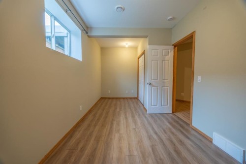 35 Maple Walk, Crossfield, AB 