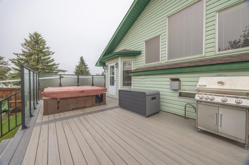 35 Maple Walk, Crossfield, AB 