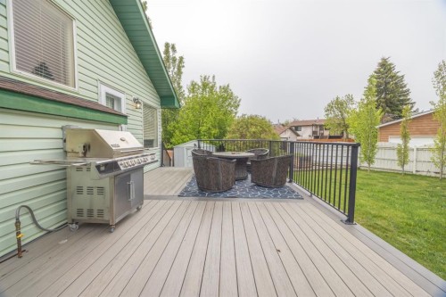 35 Maple Walk, Crossfield, AB 