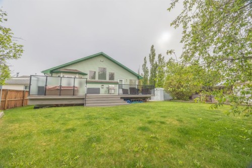 35 Maple Walk, Crossfield, AB 