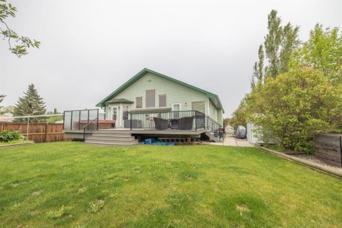 35 Maple Walk, Crossfield, AB 