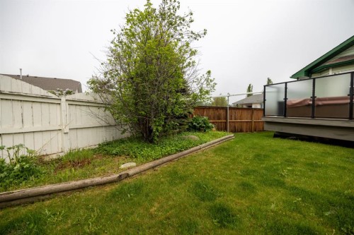 35 Maple Walk, Crossfield, AB 