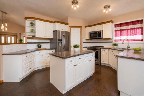 35 Maple Walk, Crossfield, AB 