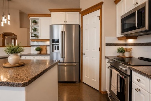 35 Maple Walk, Crossfield, AB 