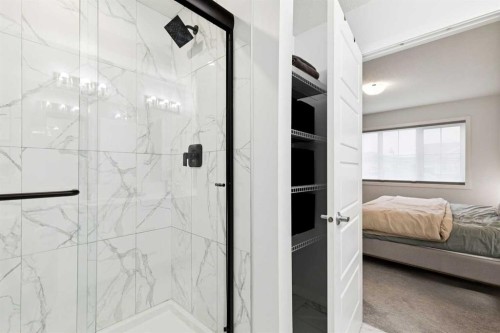 44 Creekside Boulevard Sw, Calgary, AB - Indoor Photo Showing Bathroom