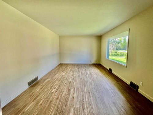 223 Allison Street, Acme, AB - Indoor Photo Showing Other Room