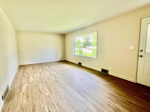 223 Allison Street, Acme, AB - Indoor Photo Showing Other Room