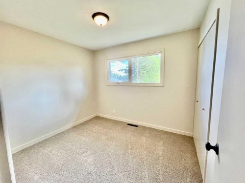 223 Allison Street, Acme, AB - Indoor Photo Showing Other Room
