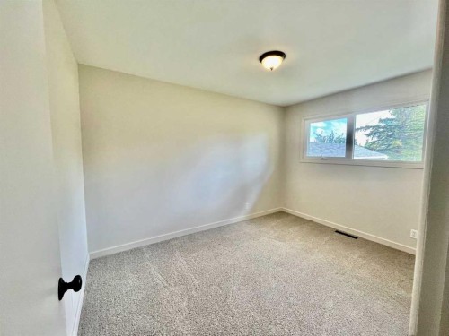 223 Allison Street, Acme, AB - Indoor Photo Showing Other Room