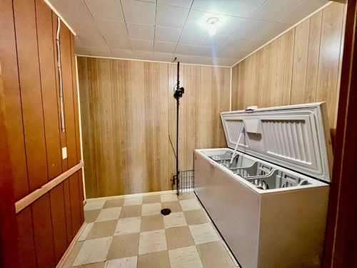 223 Allison Street, Acme, AB - Indoor