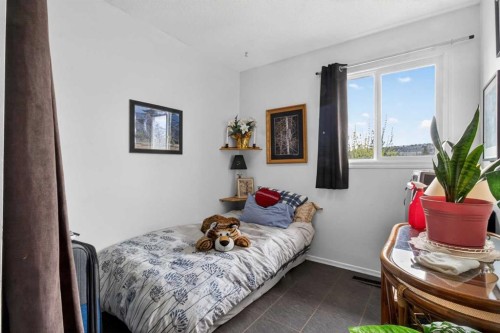 106-6223 31 Avenue Nw, Calgary, AB - Indoor Photo Showing Bedroom