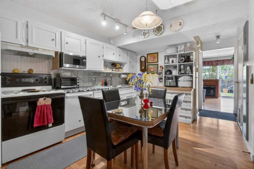 106-6223 31 Avenue Nw, Calgary, AB - Indoor Photo Showing Kitchen
