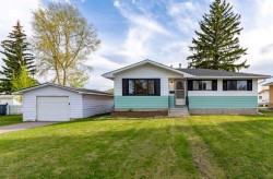1117 Grey Avenue Crossfield, AB T0M 0S0
