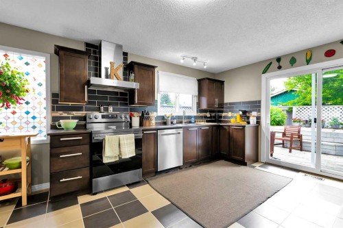 131 Deer Run Close Se, Calgary, AB 