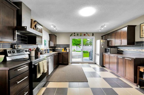 131 Deer Run Close Se, Calgary, AB 