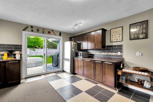 131 Deer Run Close Se, Calgary, AB 