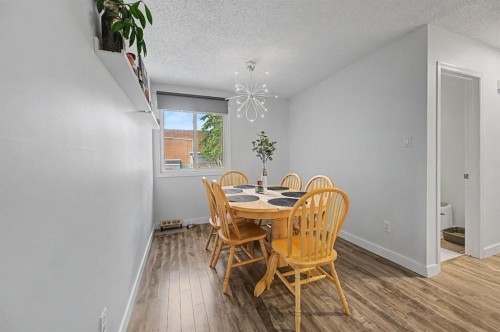 4405 33 Avenue Sw, Calgary, AB - Indoor Photo Showing Dining Room