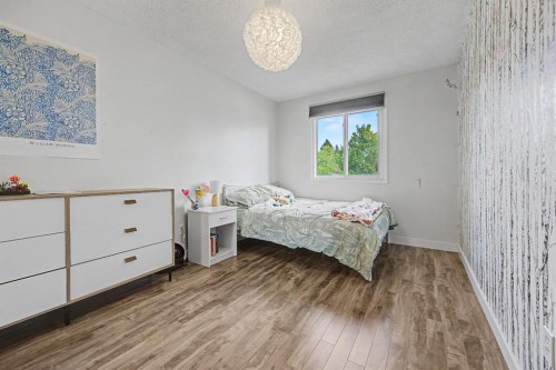 4405 33 Avenue Sw, Calgary, AB - Indoor Photo Showing Bedroom