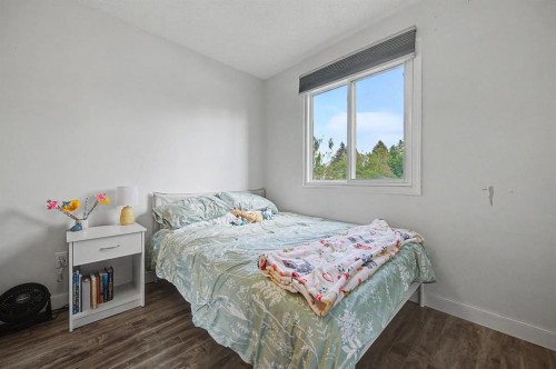 4405 33 Avenue Sw, Calgary, AB - Indoor Photo Showing Bedroom