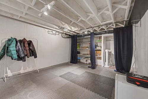 4405 33 Avenue Sw, Calgary, AB - Indoor