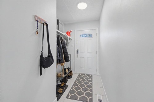 4405 33 Avenue Sw, Calgary, AB - Indoor